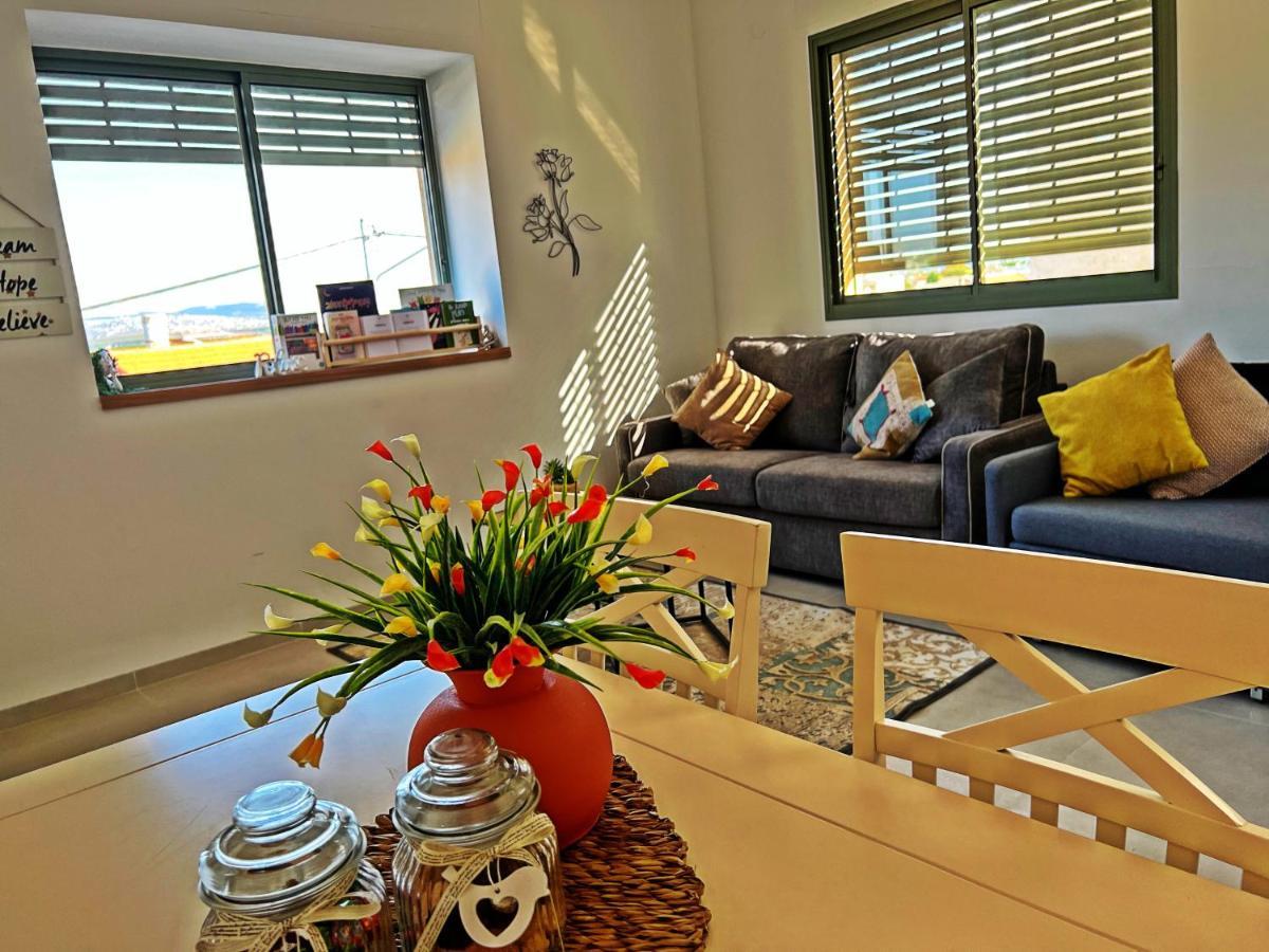 Ferienwohnung הפינה של טלי בנהריה - אירוח וספא בריאות מחומם Exterior foto