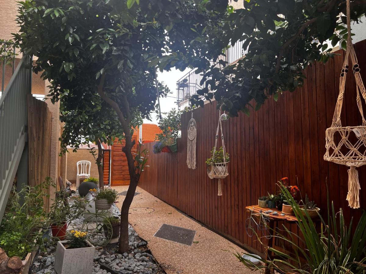 Ferienwohnung הפינה של טלי בנהריה - אירוח וספא בריאות מחומם Exterior foto
